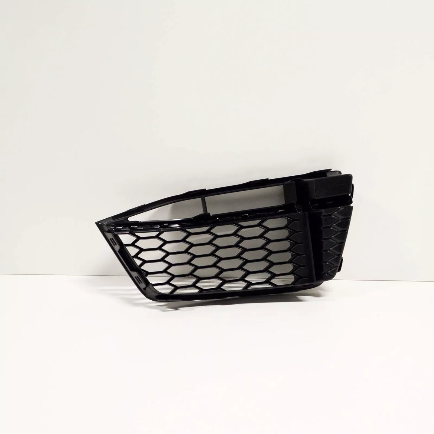 NEW AUDI TT FV FRONT BUMPER LEFT GRILLE 8S0807681A3Q7 OEM