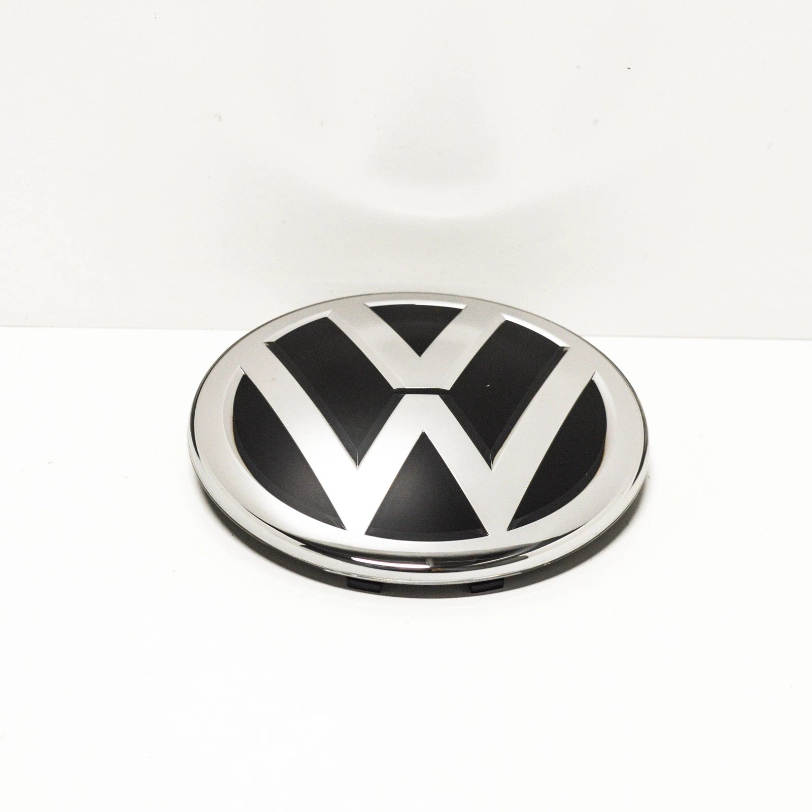 NEW VW TIGUAN MK2 FRONT BUMPER RADIATOR GRILLE EMBLEM BADGE 5NA853601JZA OEM