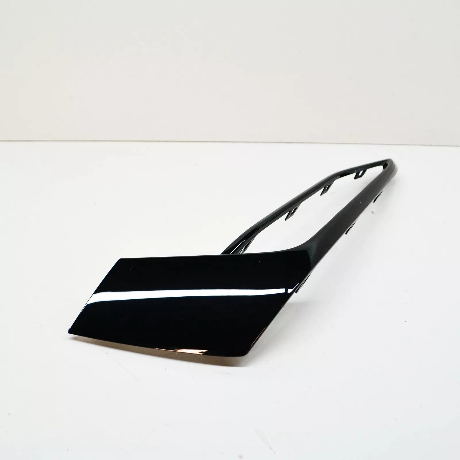 NEW BMW 5 G30 FRONT BUMPER LEFT PROTECTIVE STRIP SPORT 51117385281 ORIGINAL