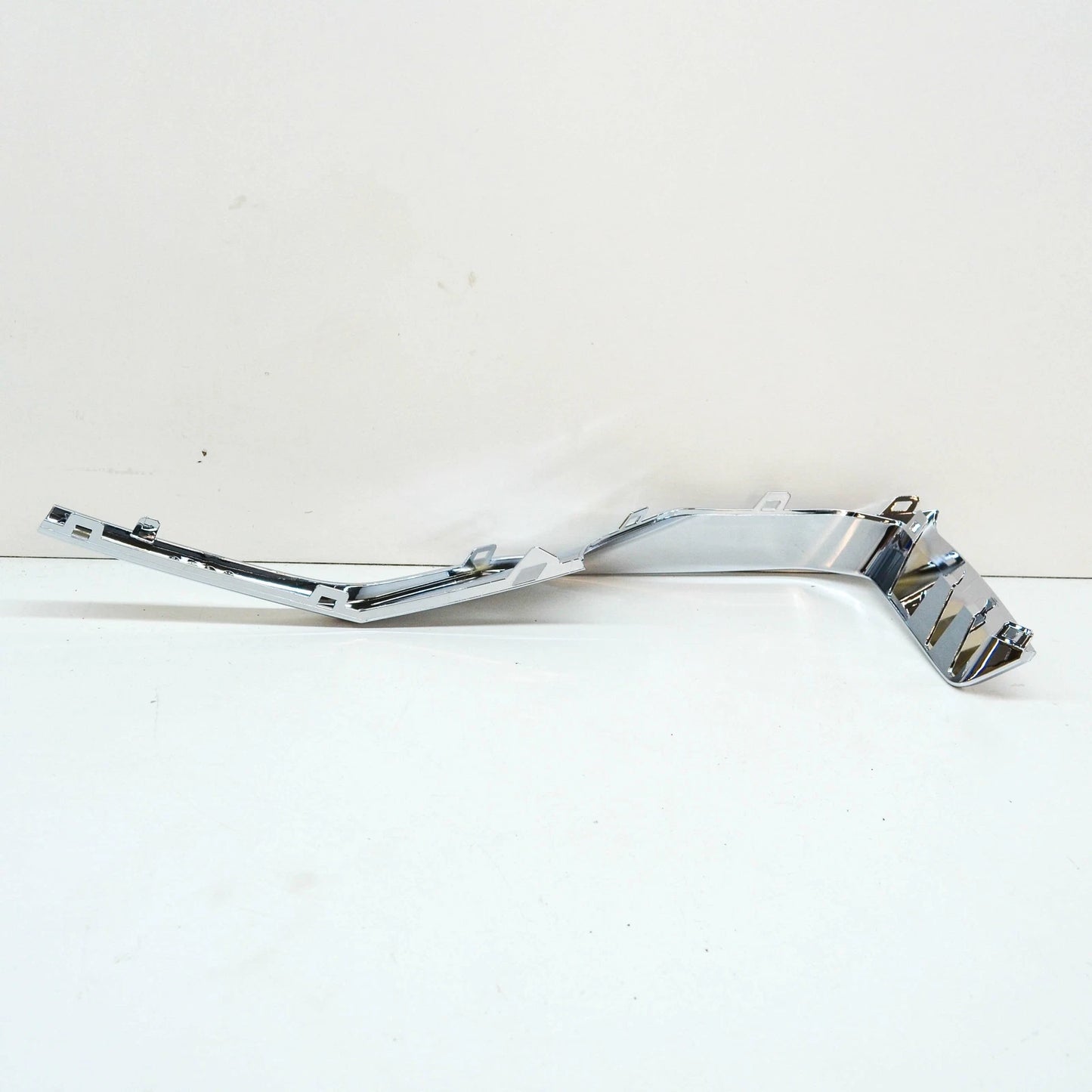 NEW BMW X7 G07 FRONT LEFT LOWER GRILLE MOULDING LUXURY 51117470329 ORIGINAL