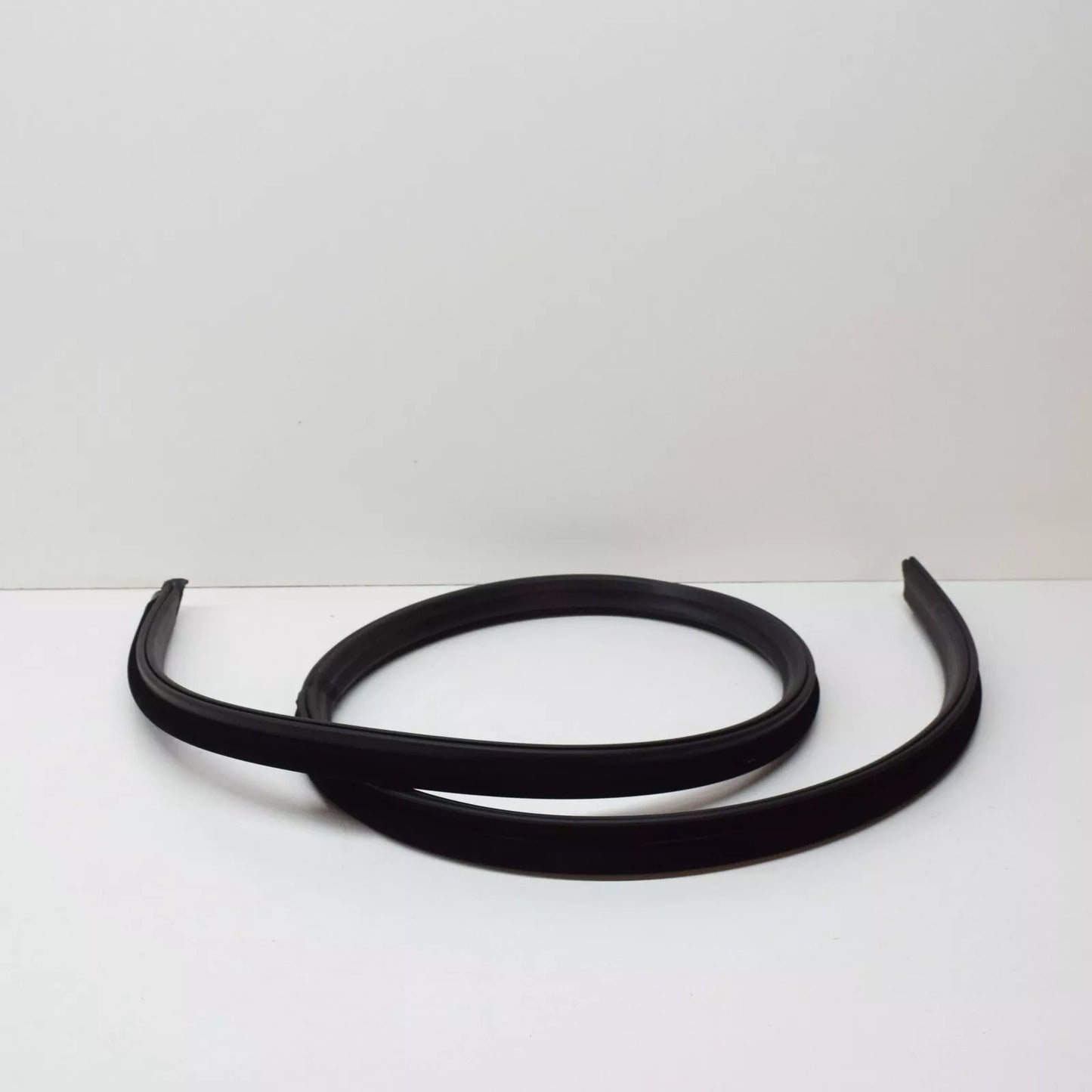 NEW MB E-CLASS W124 COUPE ROOF RAIL WEATHERSTRIP LEFT SEAL A1247200154