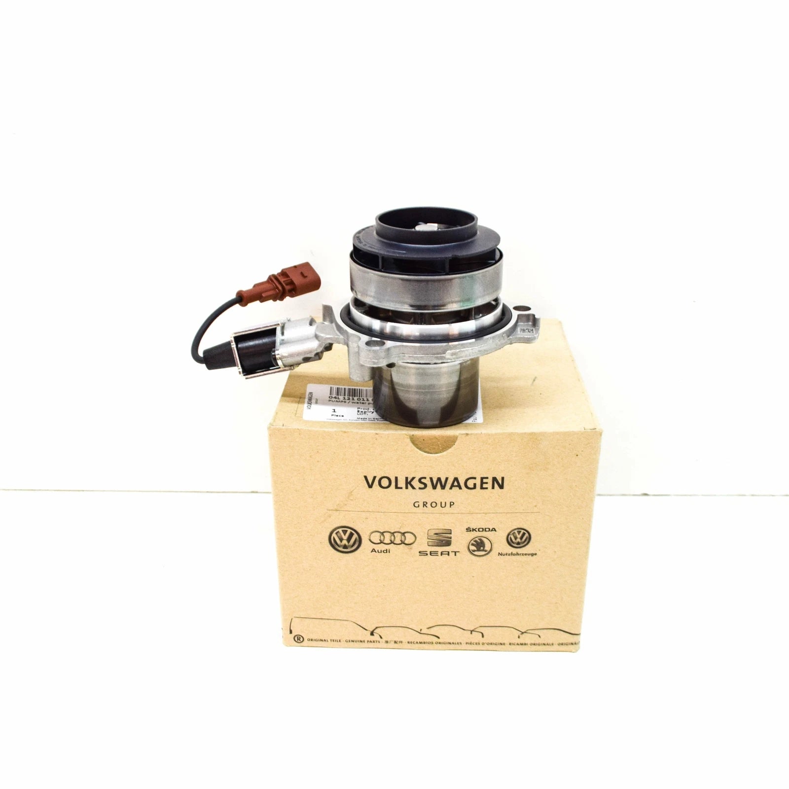 NEW AUDI A3 8V ENGINE WATER PUMP 04L121011N ORIGINAL