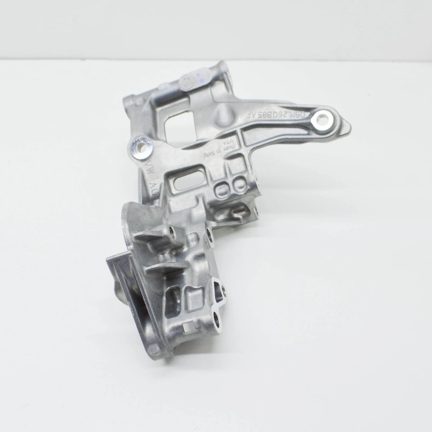 NEW AUDI A6 C8 A/C COMPRESSOR BRACKET 06M260885AF