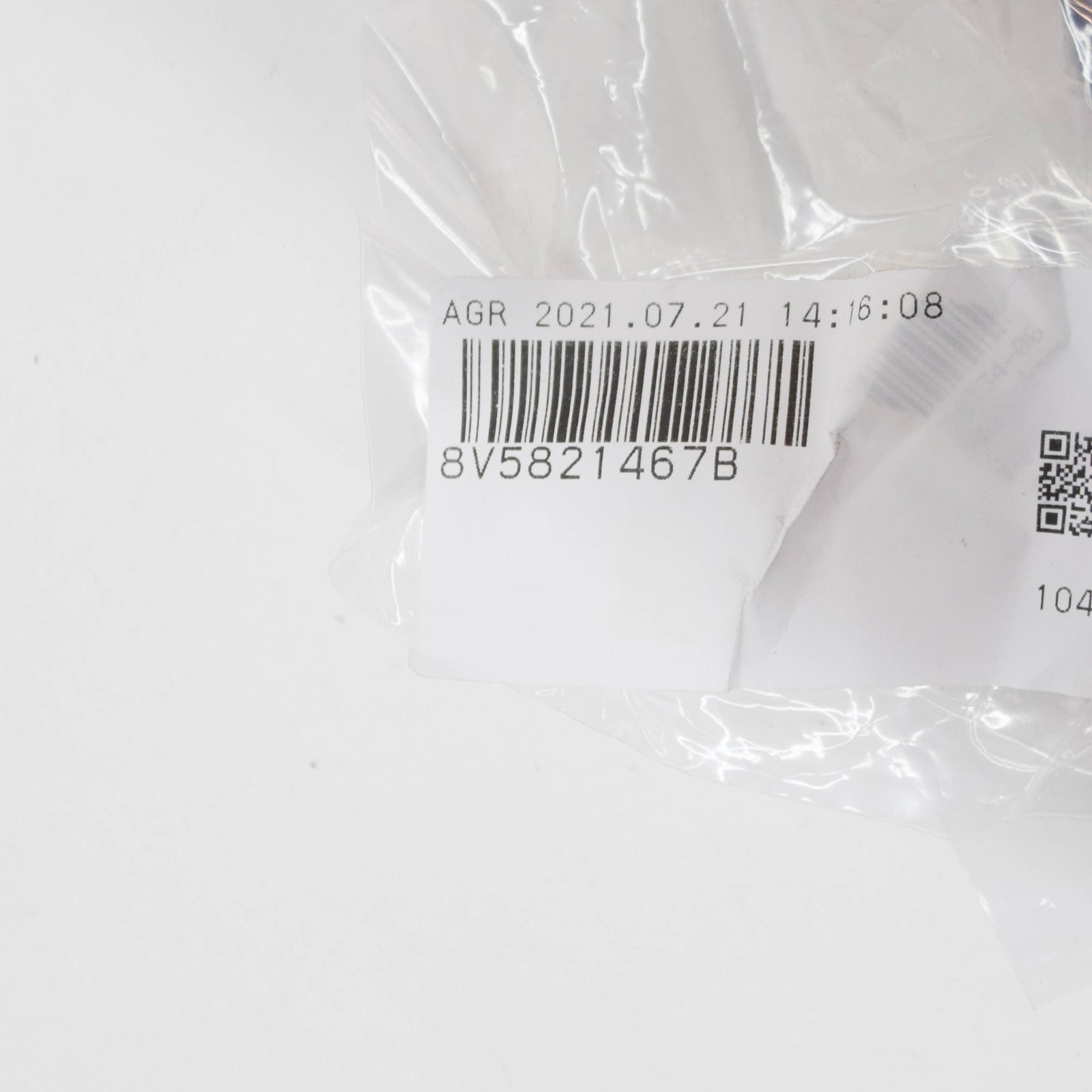 NEW AUDI A3 8V FRONT FENDER CENTER BRACKET LEFT 8V5821467B ORIGINAL