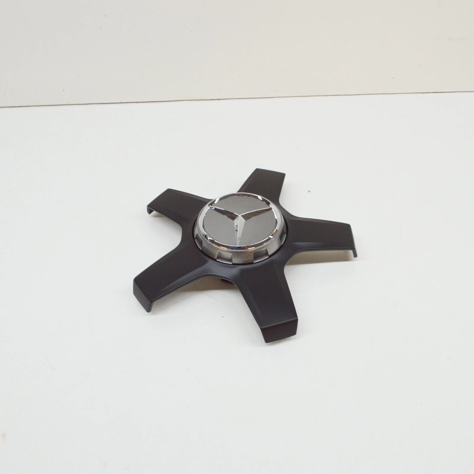 NEW MERCEDES-BENZ CLA C117 WHEEL HUB CAP A00040024009283 ORIGINAL