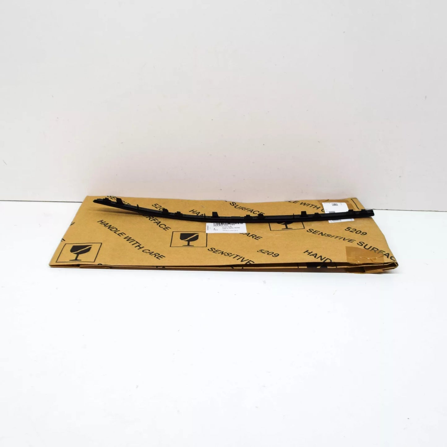 NEW AUDI A7 SPORTBACK S-LINE 4K8 FRONT RADIATOR GRILLE LOWER TRIM 4K8853250T94