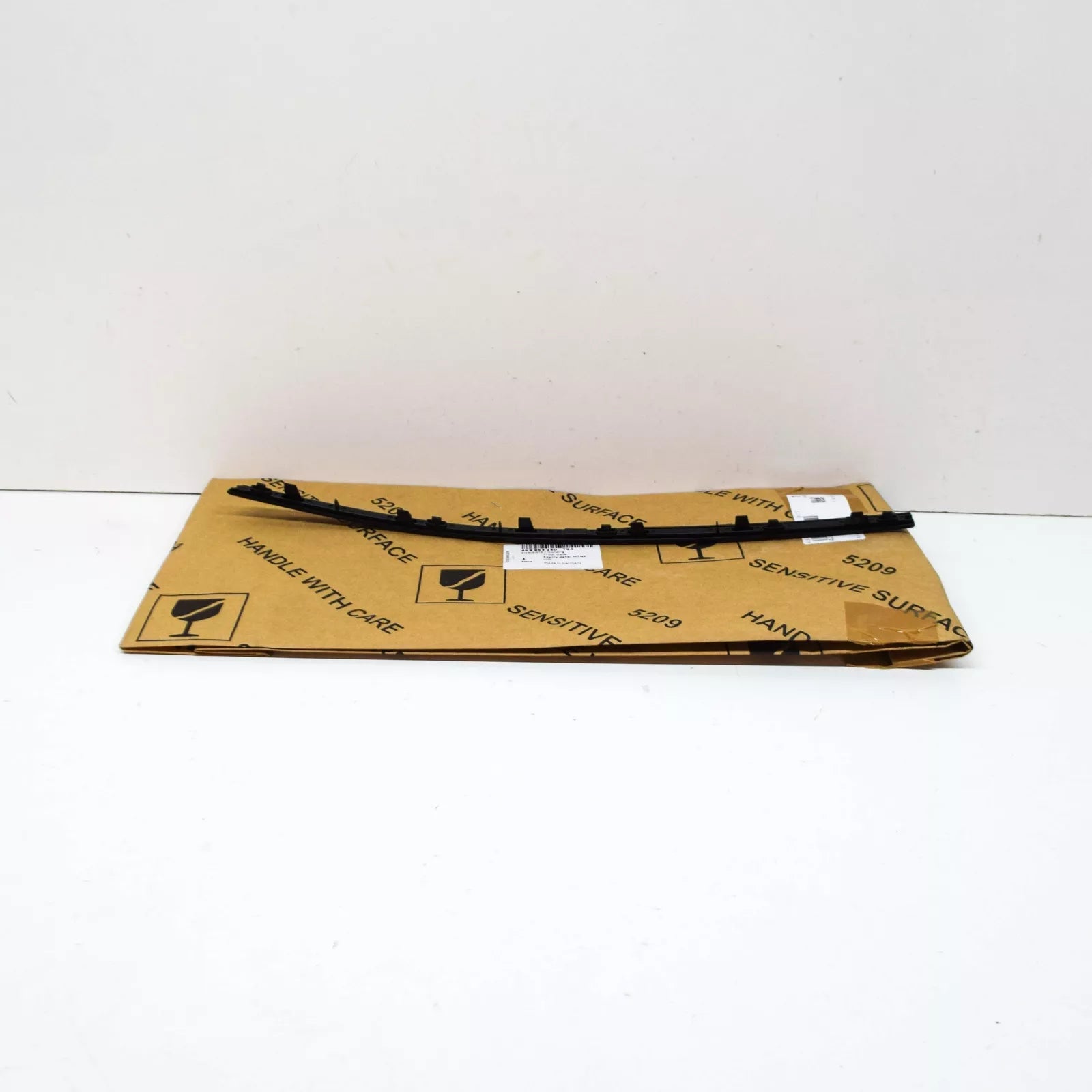 NEW AUDI A7 SPORTBACK S-LINE 4K8 FRONT RADIATOR GRILLE LOWER TRIM 4K8853250T94