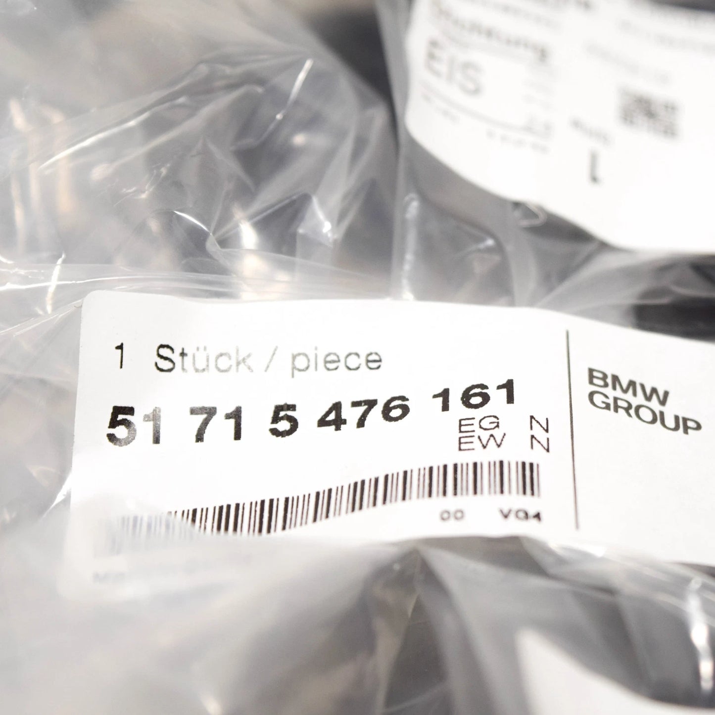 NEW BMW 1502 REAR TAILGATE BOOD LID GASKET SEAL 51715476161 ORIGINAL