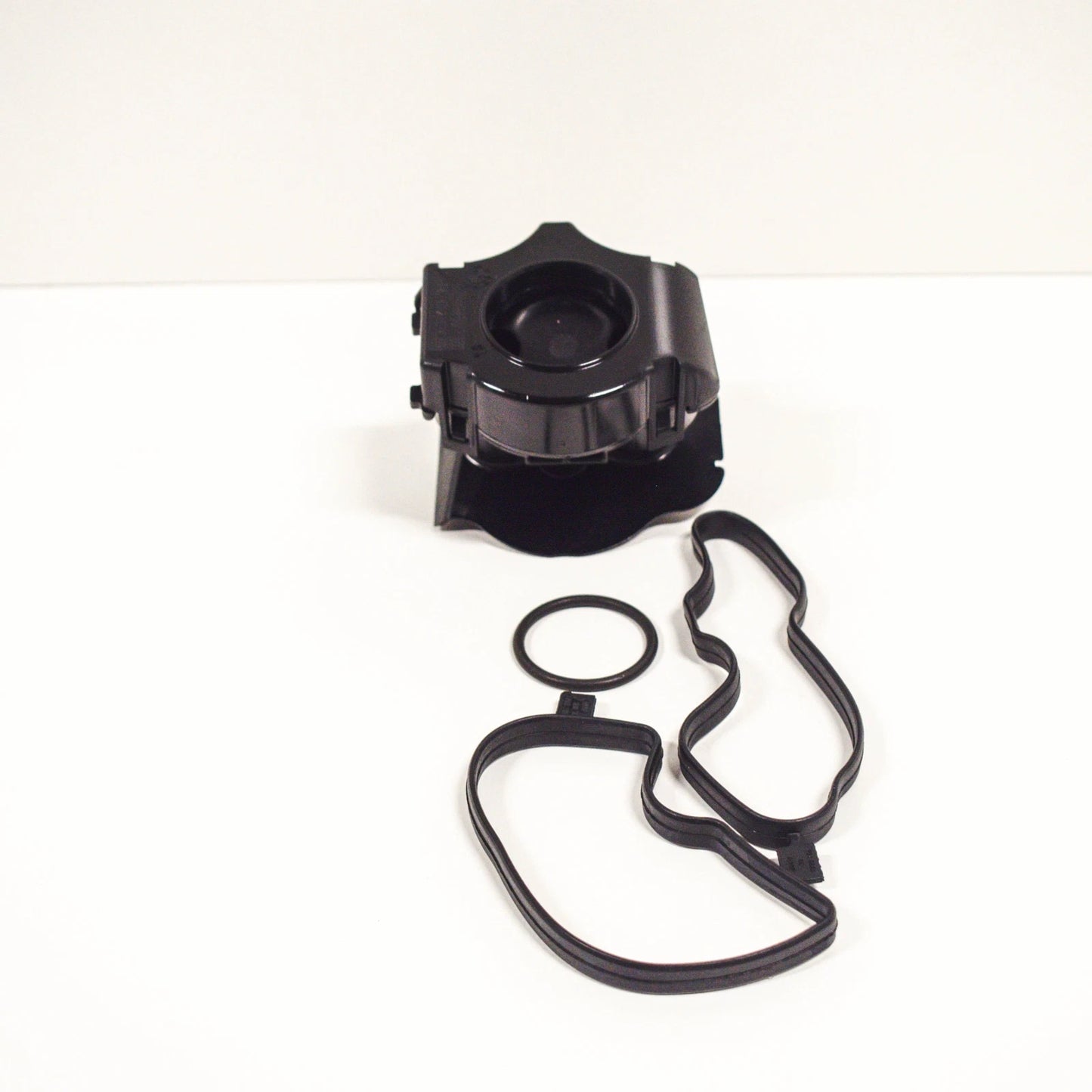 NEW BMW 1 E87 2.0I OIL SEPERATOR 11127799367 ORIGINAL