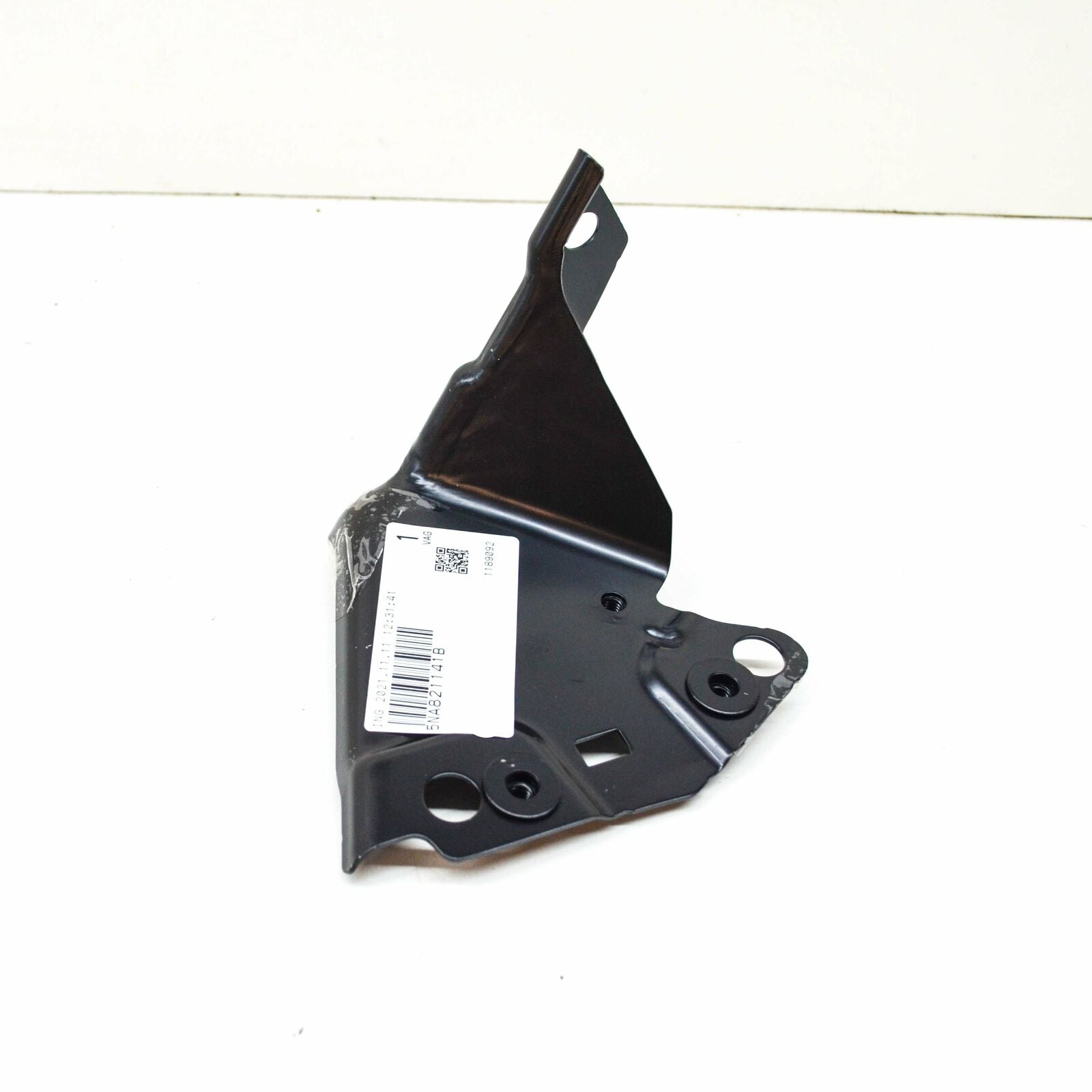 NEW VOLKSWAGEN TIGUAN AD FRONT LEFT FENDER HOLDER BRACKET 5NA821141B ORIGINAL