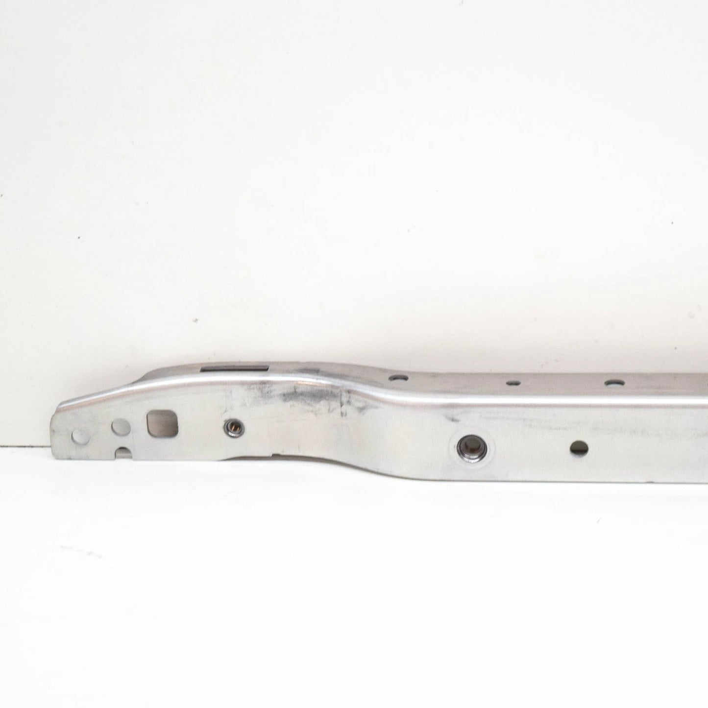 NEW BMW 3 G20 FRONT CENTER UPPER RADIATOR SUPPORT CONNECTION 51647422285