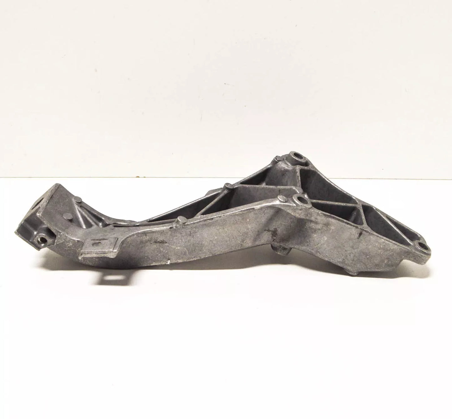 NEW BMW 3 E36 ENGINE SUSPENSION LEFT SUPPORTING BRACKET 11811137015 ORIGINAL