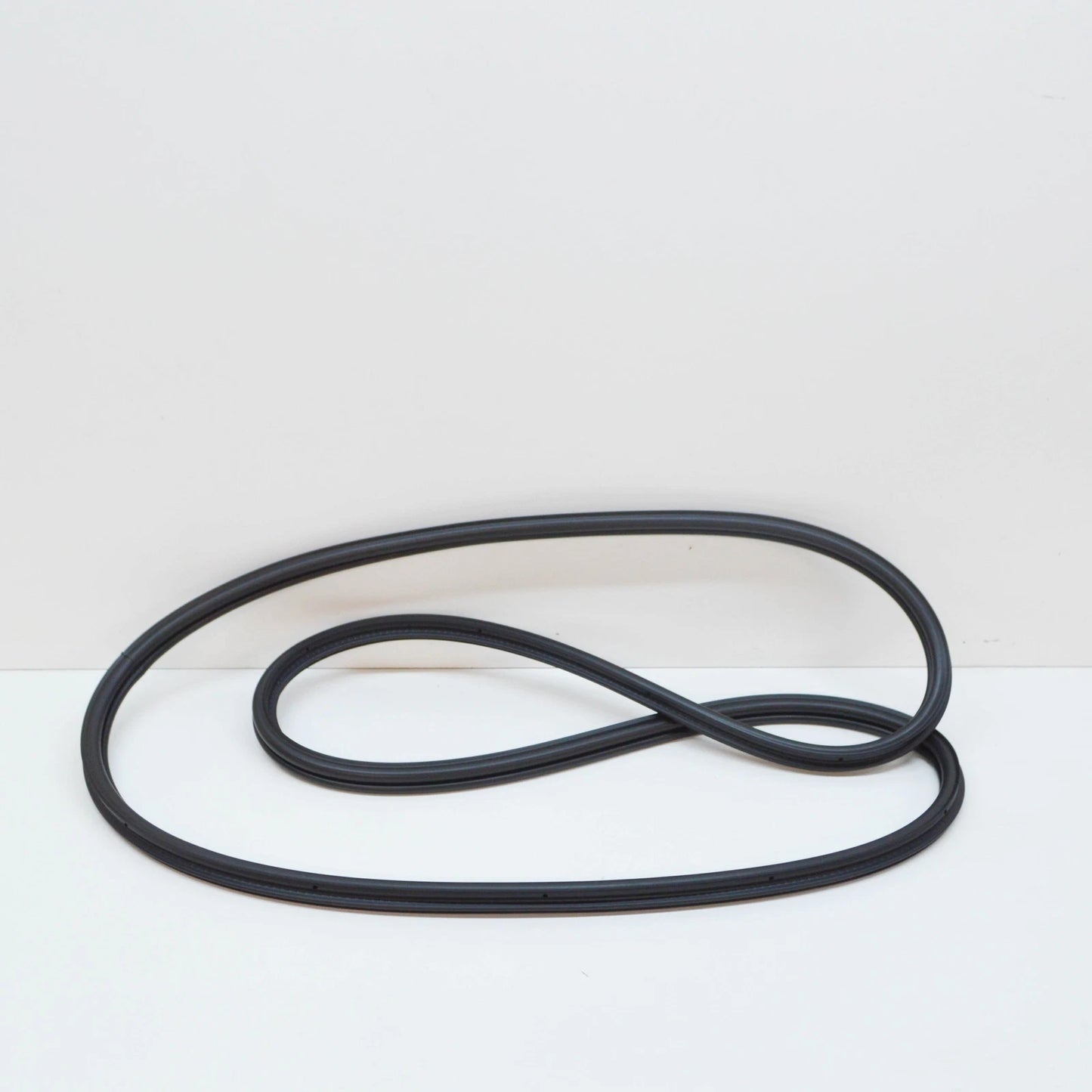 NEW AUDI A6 AVANT C6 REAR LID SEAL 4F9827705H