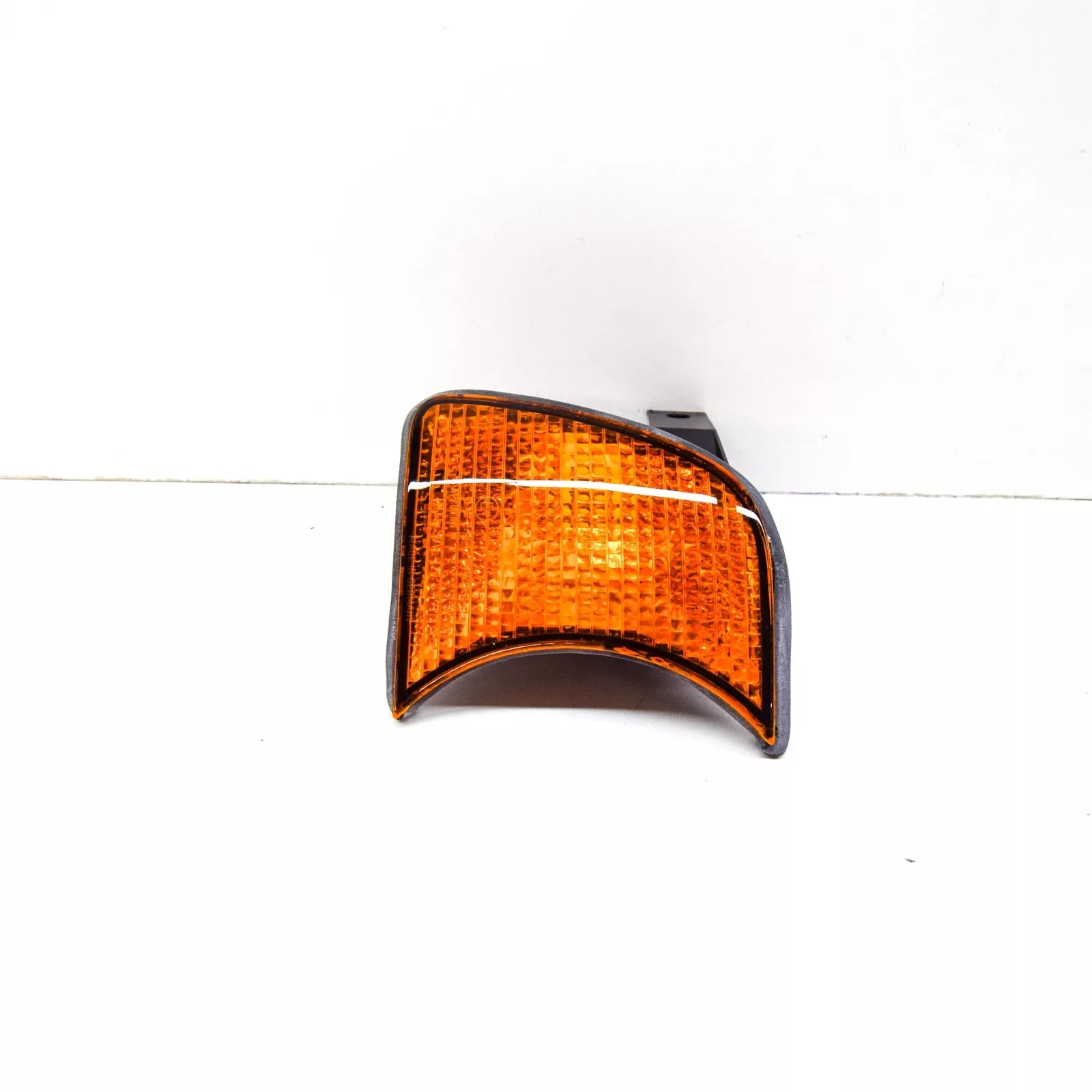 NEW BMW 5 E34 RIGHT TURN LIGHT INDICATOR 63131384034 1384034 ORIGINAL