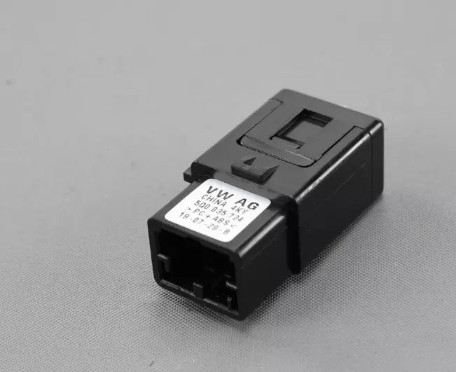 NEW VOLKSWAGEN CADDY 2K AUX-IN SOCKET 5Q0035724 ORIGINAL