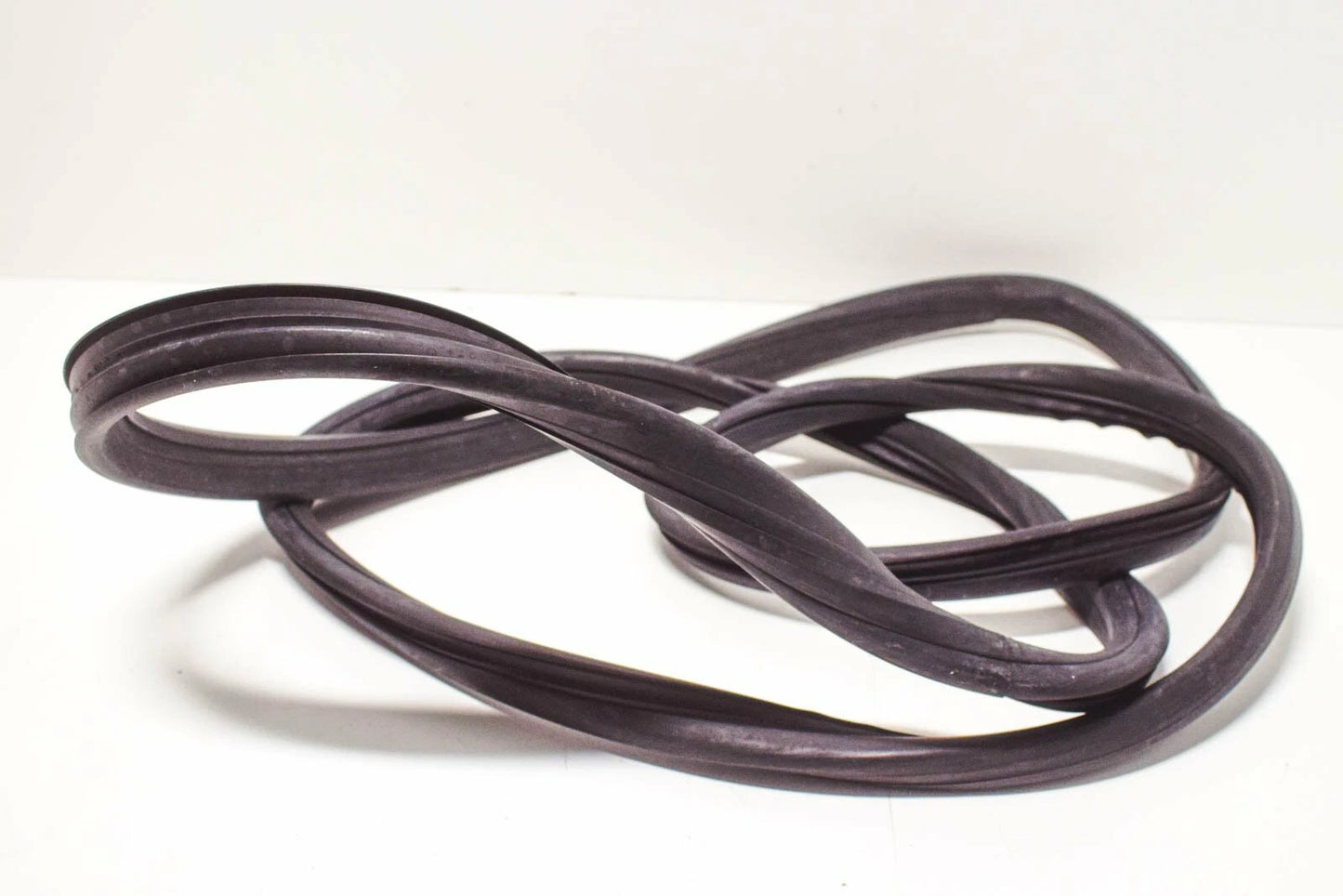 NEW BMW 1602 TOURING REAR WINDSHIELD SEAL FRAME 51311803137 ORIGINAL