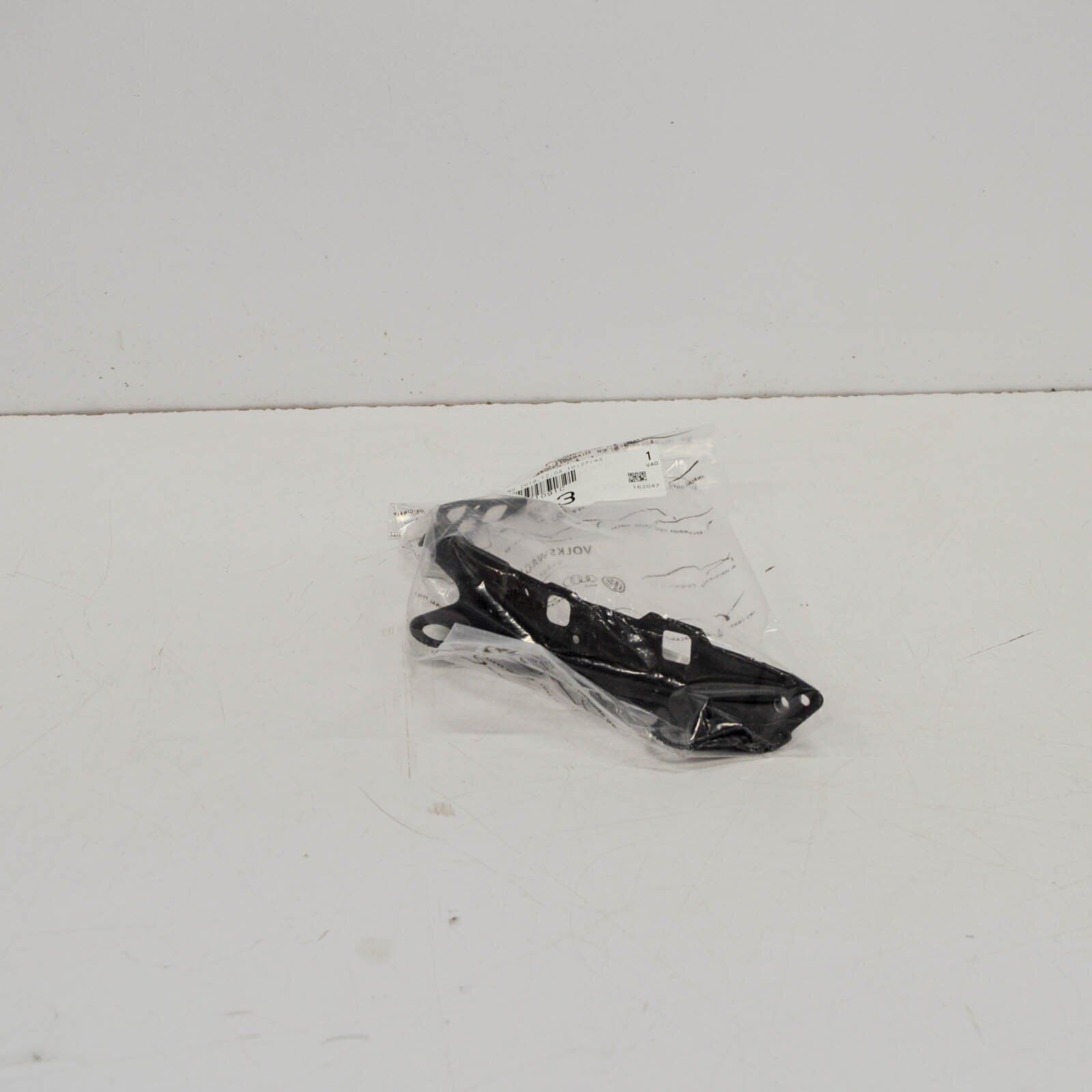 NEW AUDI A3 8V FRONT LEFT SIDE FENDER BRACKET 8V0821091C ORIGINAL