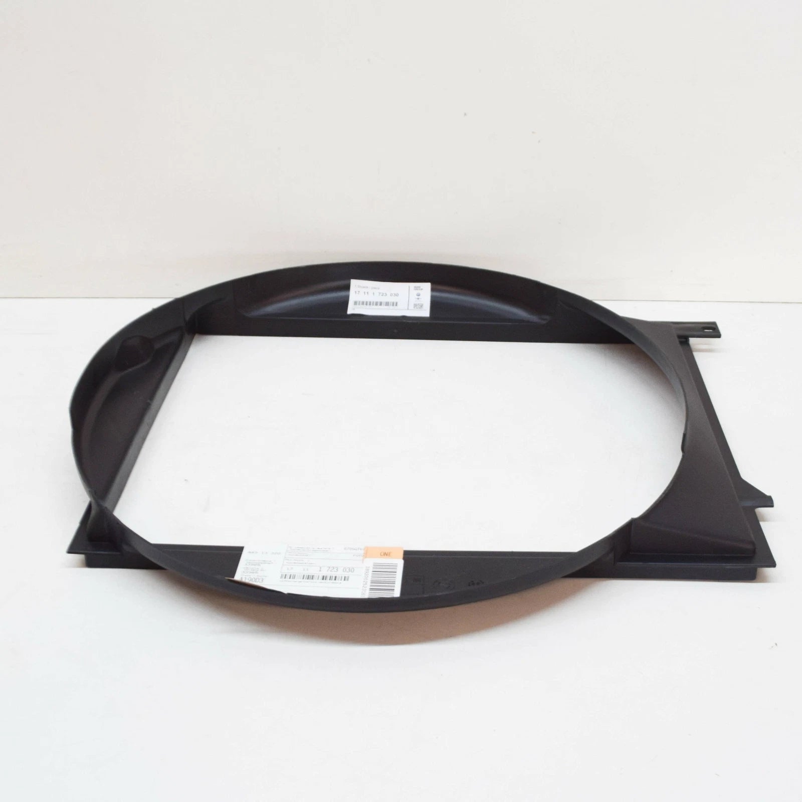 NEW BMW 3 E36 RADIATOR FAN SHROUD 320I 110KW 17111723030 ORIGINAL