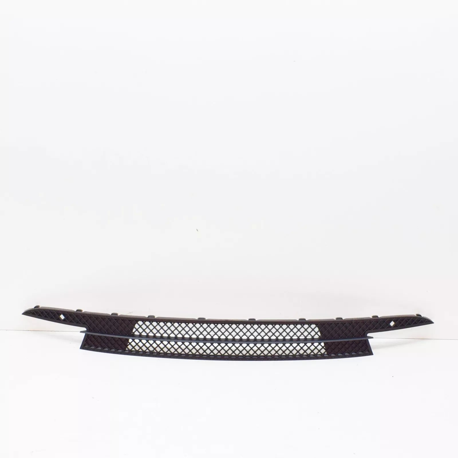 NEW BMW 1 E87 FRONT BUMPER LOWER CENTER GRILLE 51117182367 7182367 2010 ORIGINAL