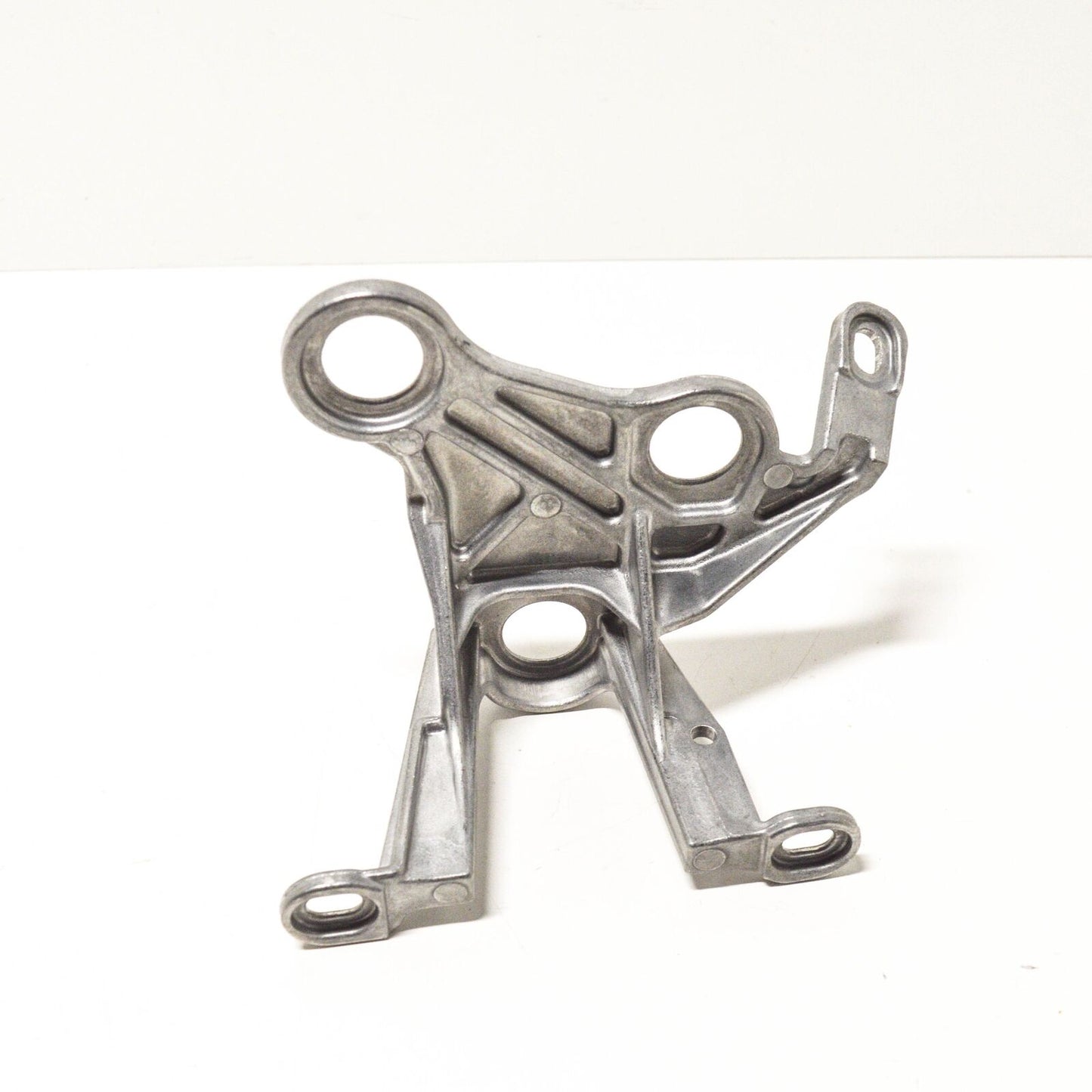 NEW MERCEDES-BENZ C-CLASS W204 ABS PUMP BRACKET A2044300110 ORIGINAL