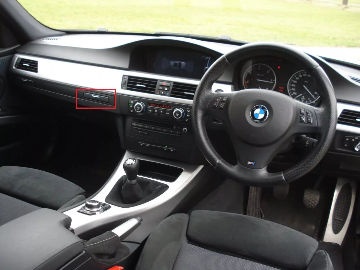 NEW BMW E90 E91 E92 E93 CUP HOLDER ASSEMBLY BLACK O/S RIGHT RHD 9173464