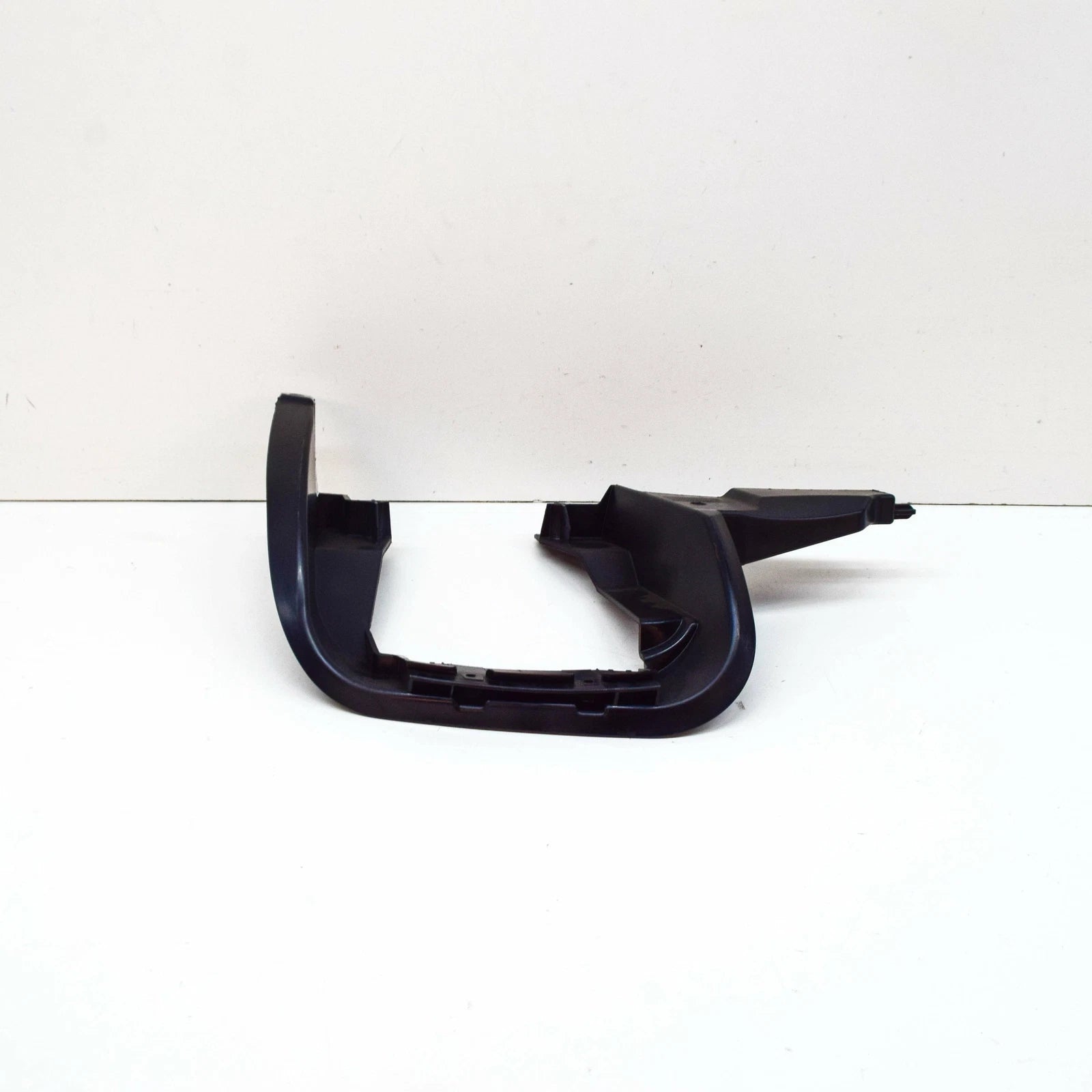 NEW MB GLA X156 REAR BUMPER EXHAUST BRACKET RIGHT A1568850214