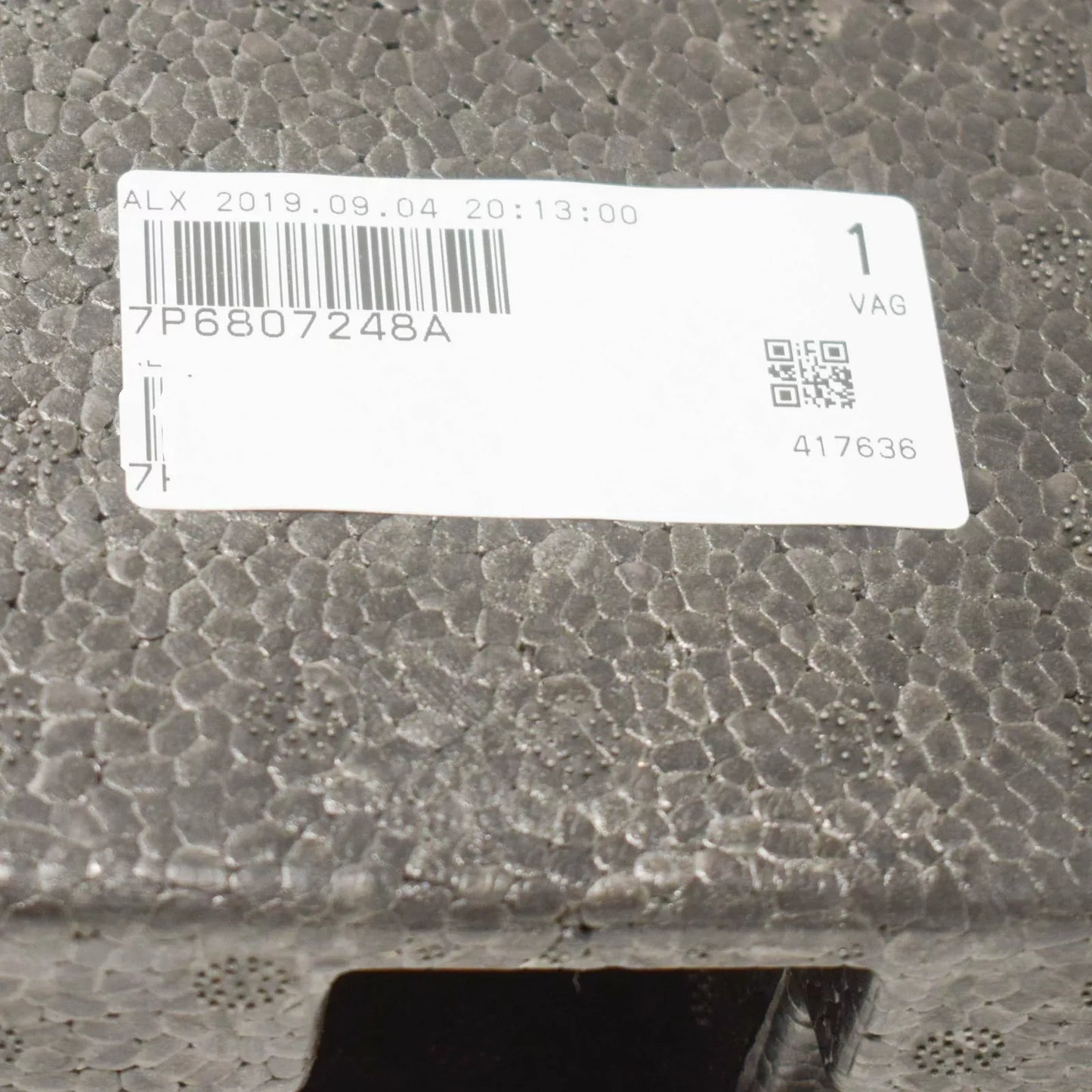 NEW VOLKSWAGEN TOUAREG 7P FRONT BUMPER FOAM FILLER PIECE 7P6807248A