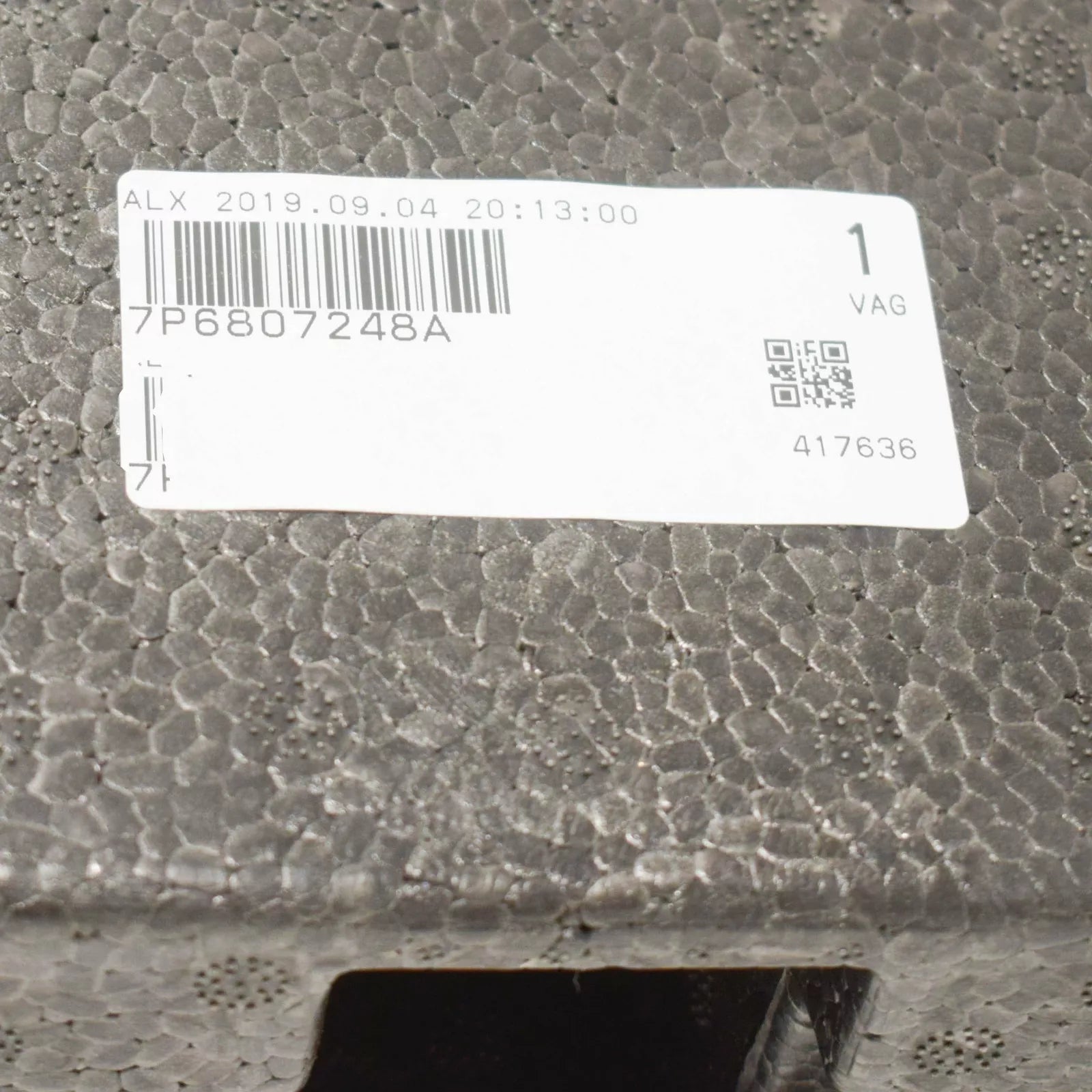 NEW VOLKSWAGEN TOUAREG 7P FRONT BUMPER FOAM FILLER PIECE 7P6807248A