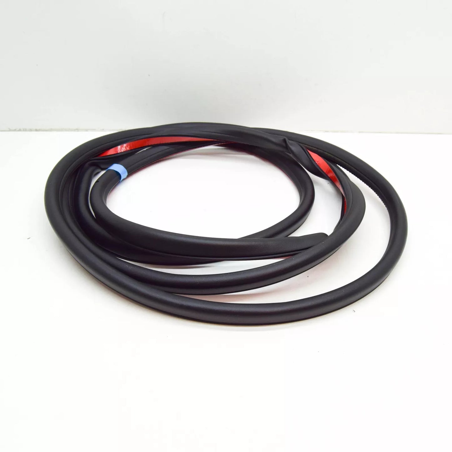 NEW VW TOUAREG CR REAR LEFT OUTER DOOR SEAL 7608397015AP ORIGINAL