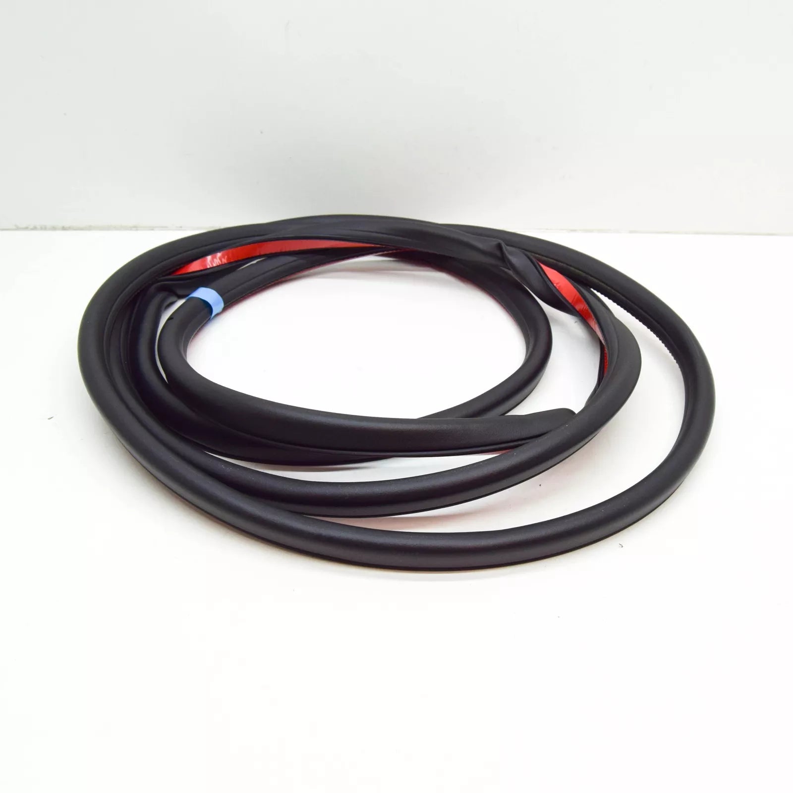 NEW VW TOUAREG CR REAR LEFT OUTER DOOR SEAL 7608397015AP ORIGINAL