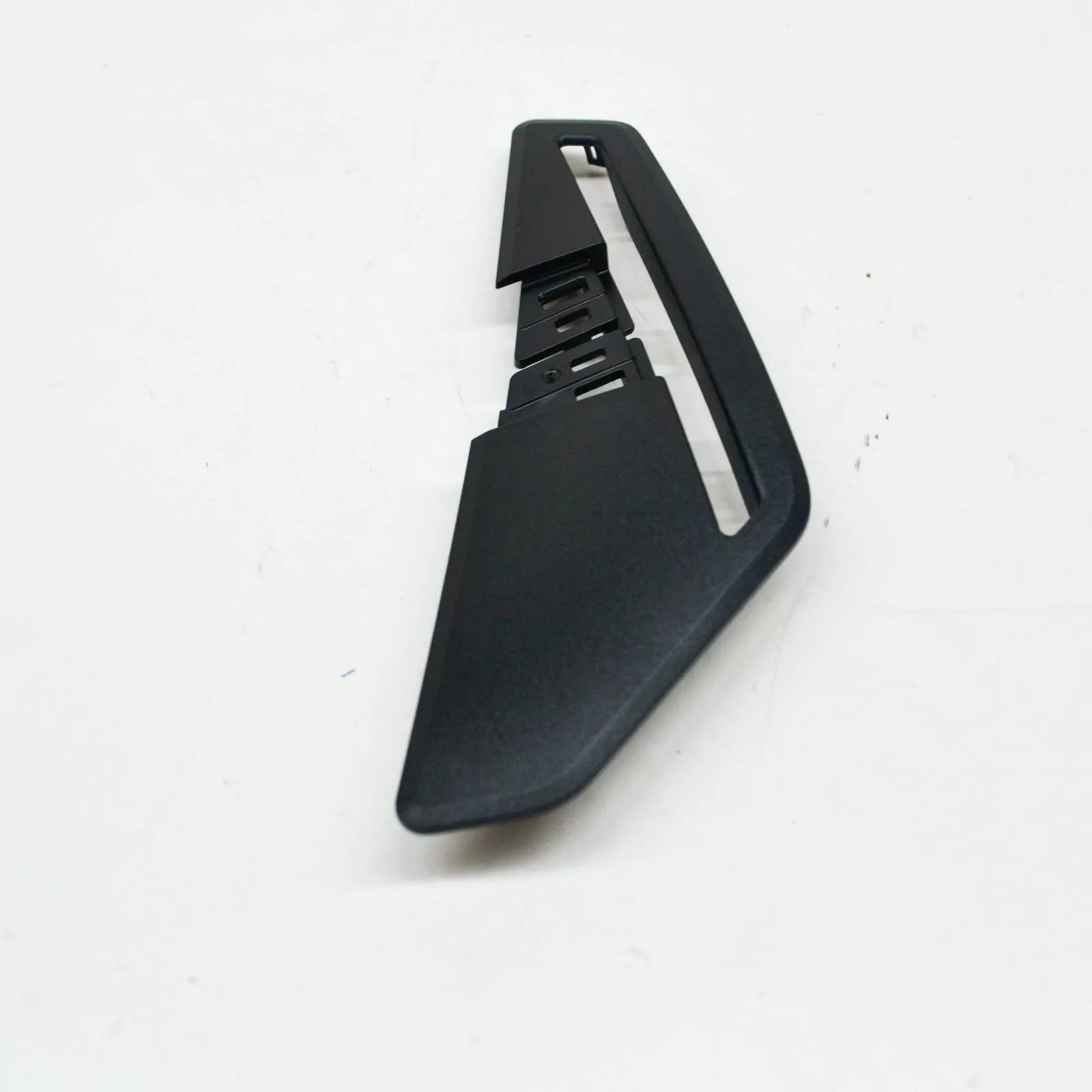 NEW BMW 7 G11 G12 LEFT SEATBELT SLOT COVER 51467392195 7392195 ORIGINAL