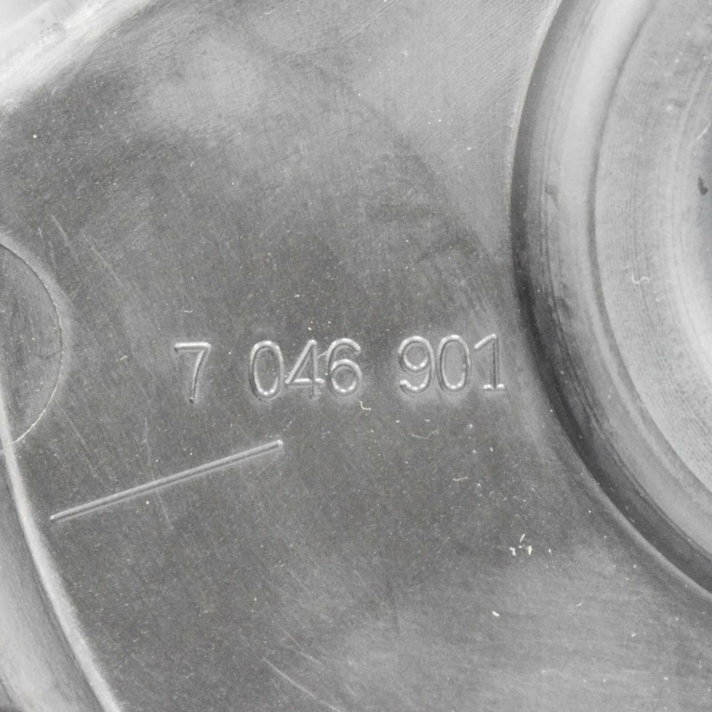 NEW BMW 5 E60 FRONT LEFT SUSPENSION DOME STRUT COVER 51717046901 ORIGINAL