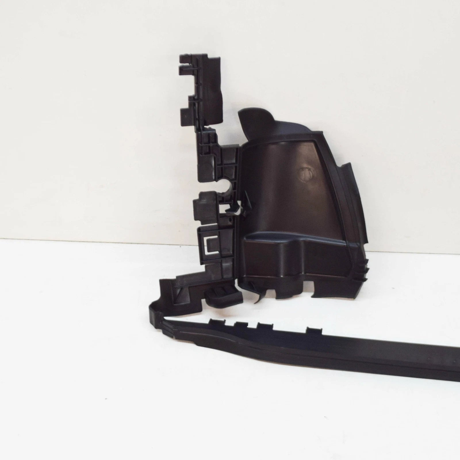 NEW MERCEDES BENZ CLS C218 RADIATOR-UPPER BAFFLE A2185050000