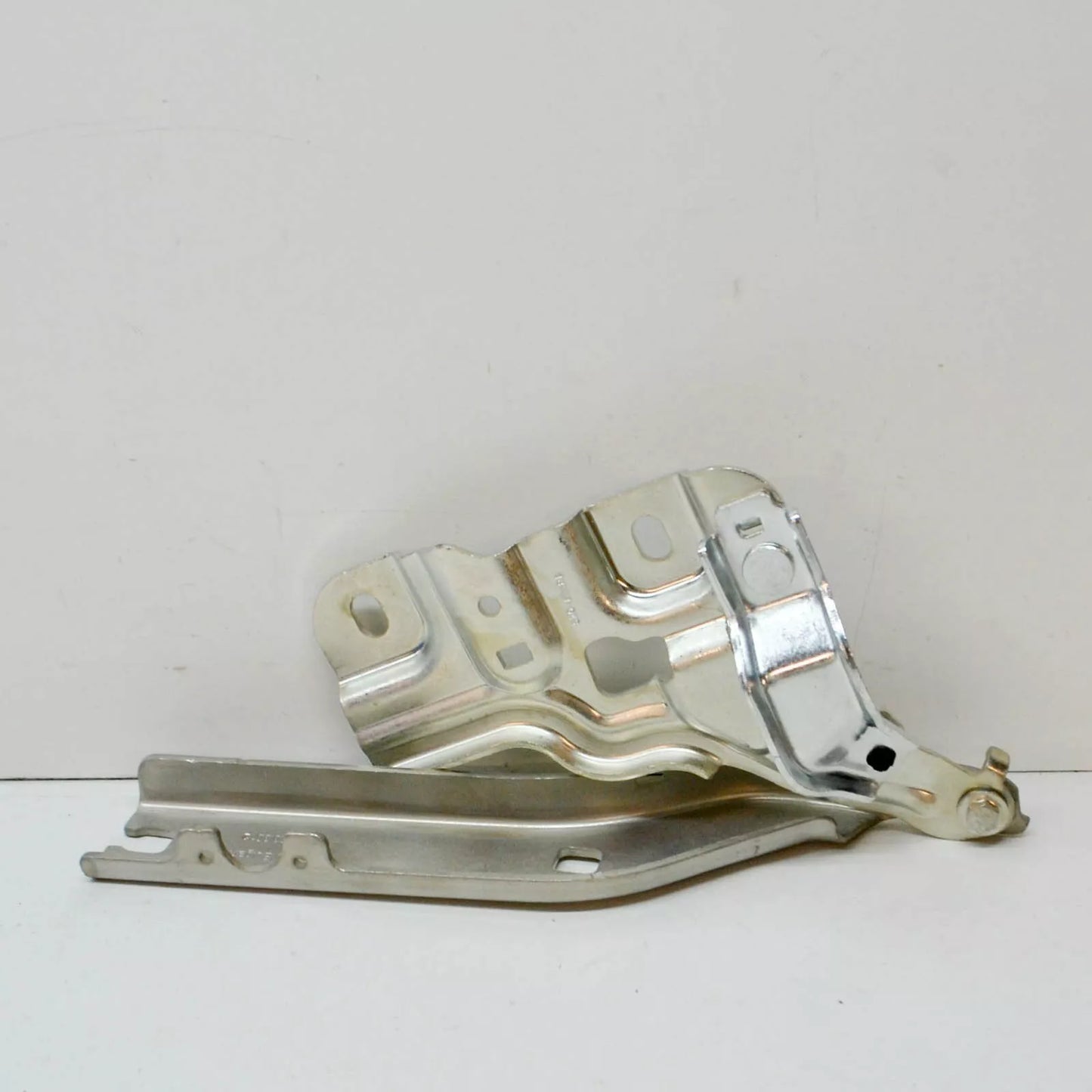 NEW AUDI Q3 F3 SPORTBACK FRONT LEFT BONNET HOOD HINGE 83A823301 ORIGINAL