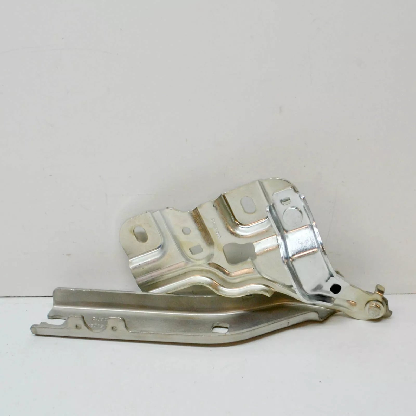 NEW AUDI Q3 F3 SPORTBACK FRONT LEFT BONNET HOOD HINGE 83A823301 ORIGINAL