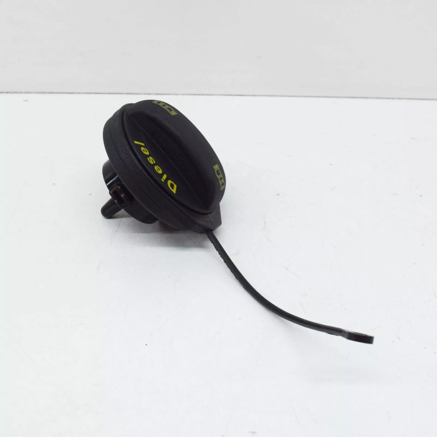 NEW AUDI A6 C7 FUEL TANK CAP WITH RETAINING STRAP 4G0201550K