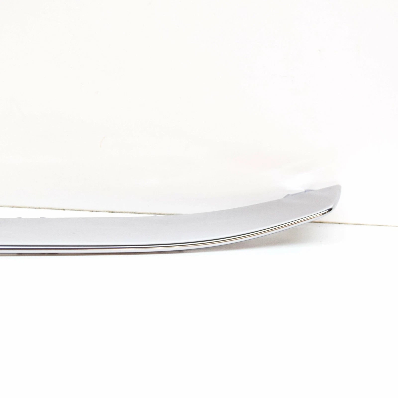 NEW MB E-CLASS W212 FRONT BUMPER CENTER CHROME TRIM A2128852474 2015