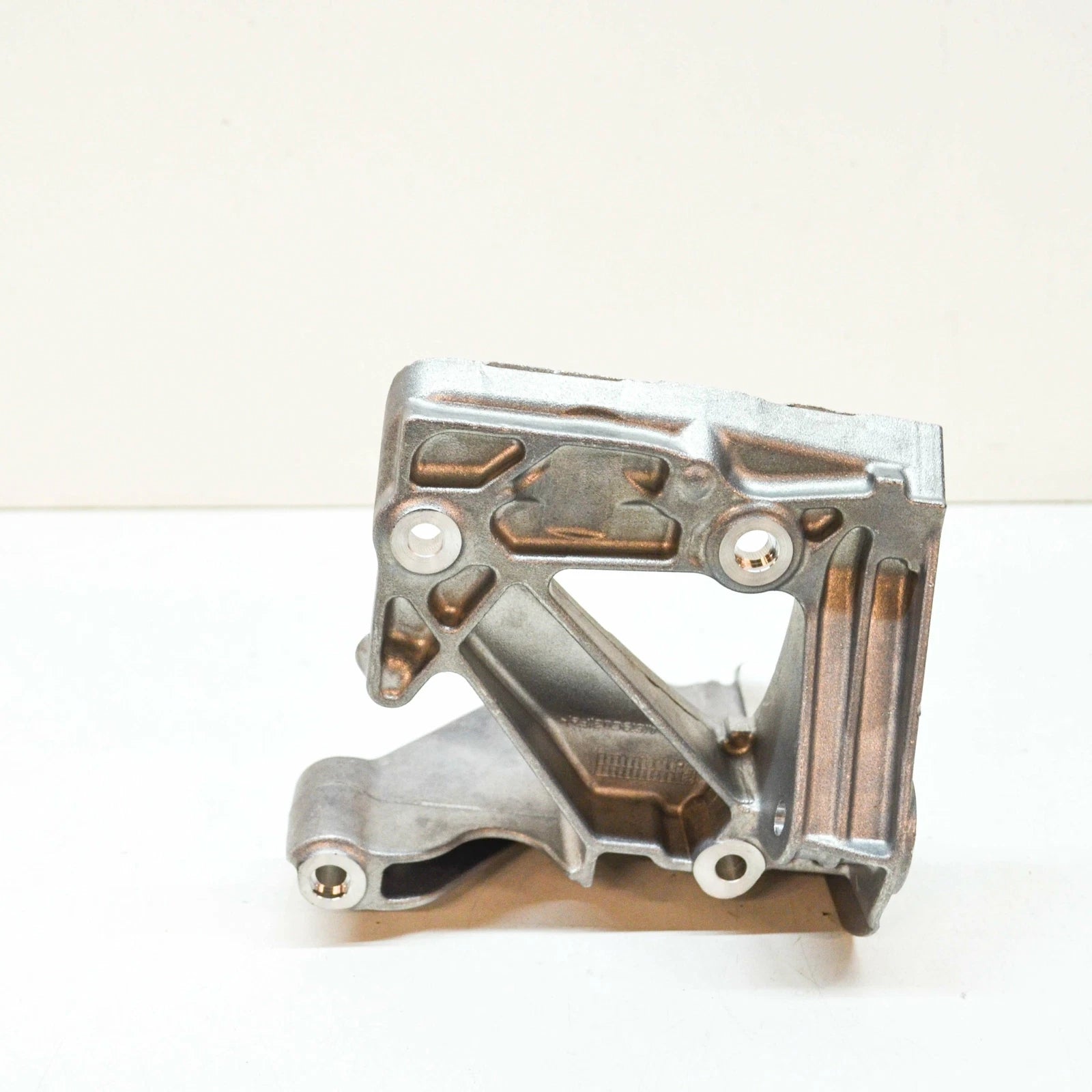 NEW AUDI Q7 4M ALTERNATOR BRACKET MOUNT 06M903143AJ