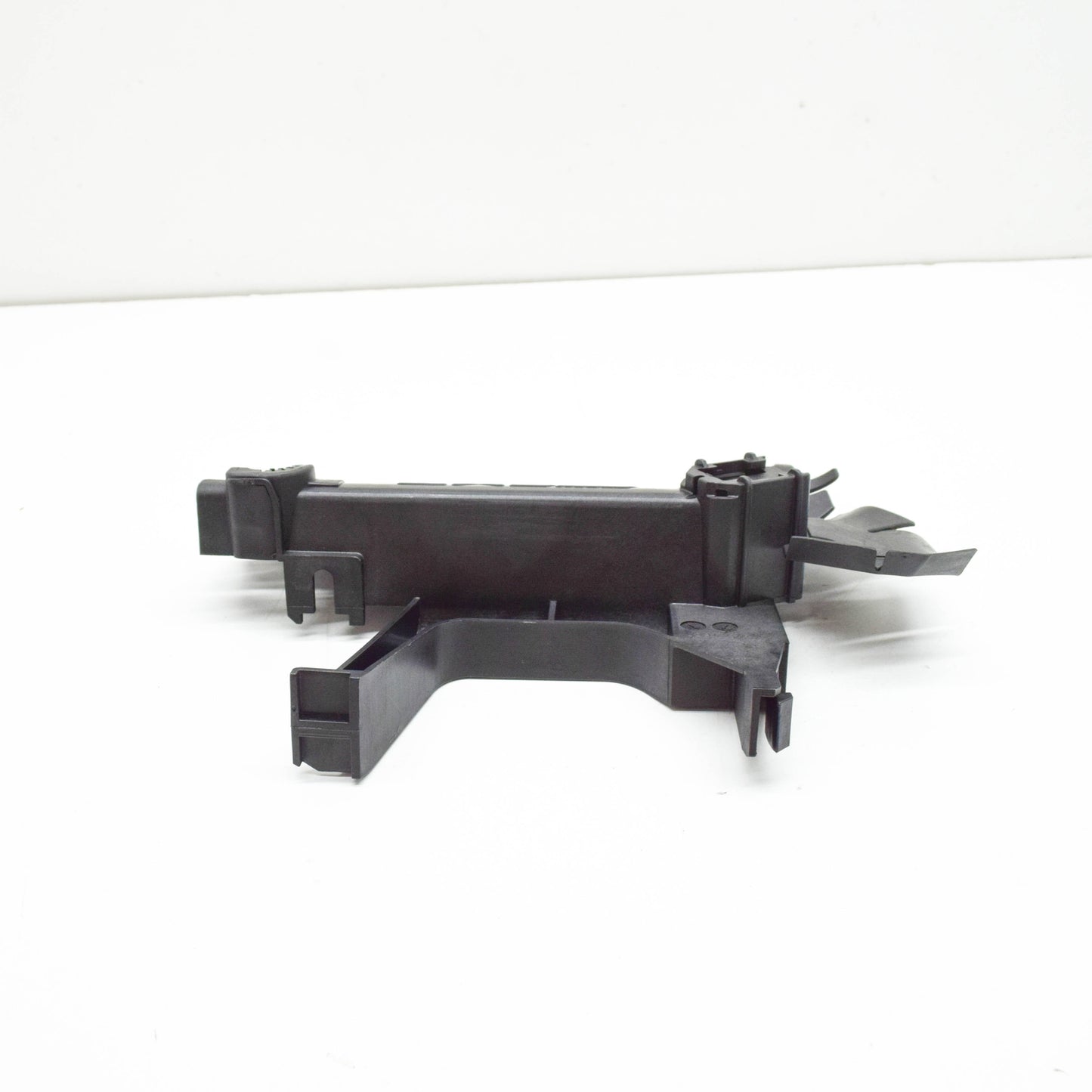 NEW MERCEDES-BENZ E W212 LEFT ENGINE OIL COOLER BRACKET A2125001631 ORIGINAL