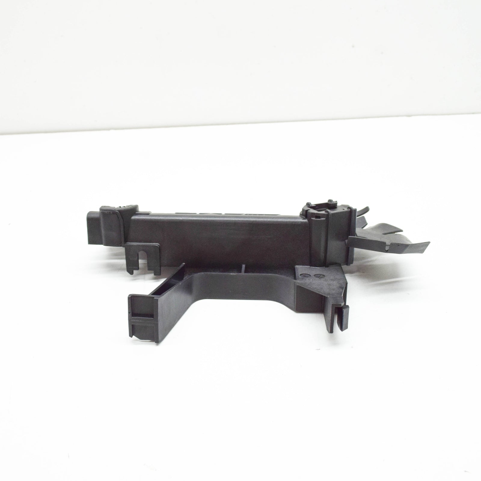 NEW MERCEDES-BENZ E W212 LEFT ENGINE OIL COOLER BRACKET A2125001631 ORIGINAL