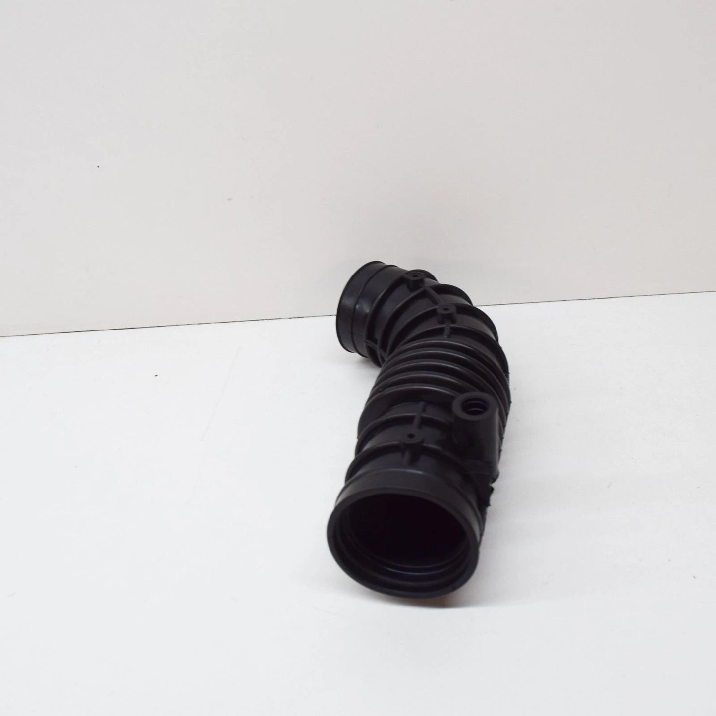 NEW BMW 3 E30 1.6I AIR INTAKE BOOT HOSE 13711709755 ORIGINAL