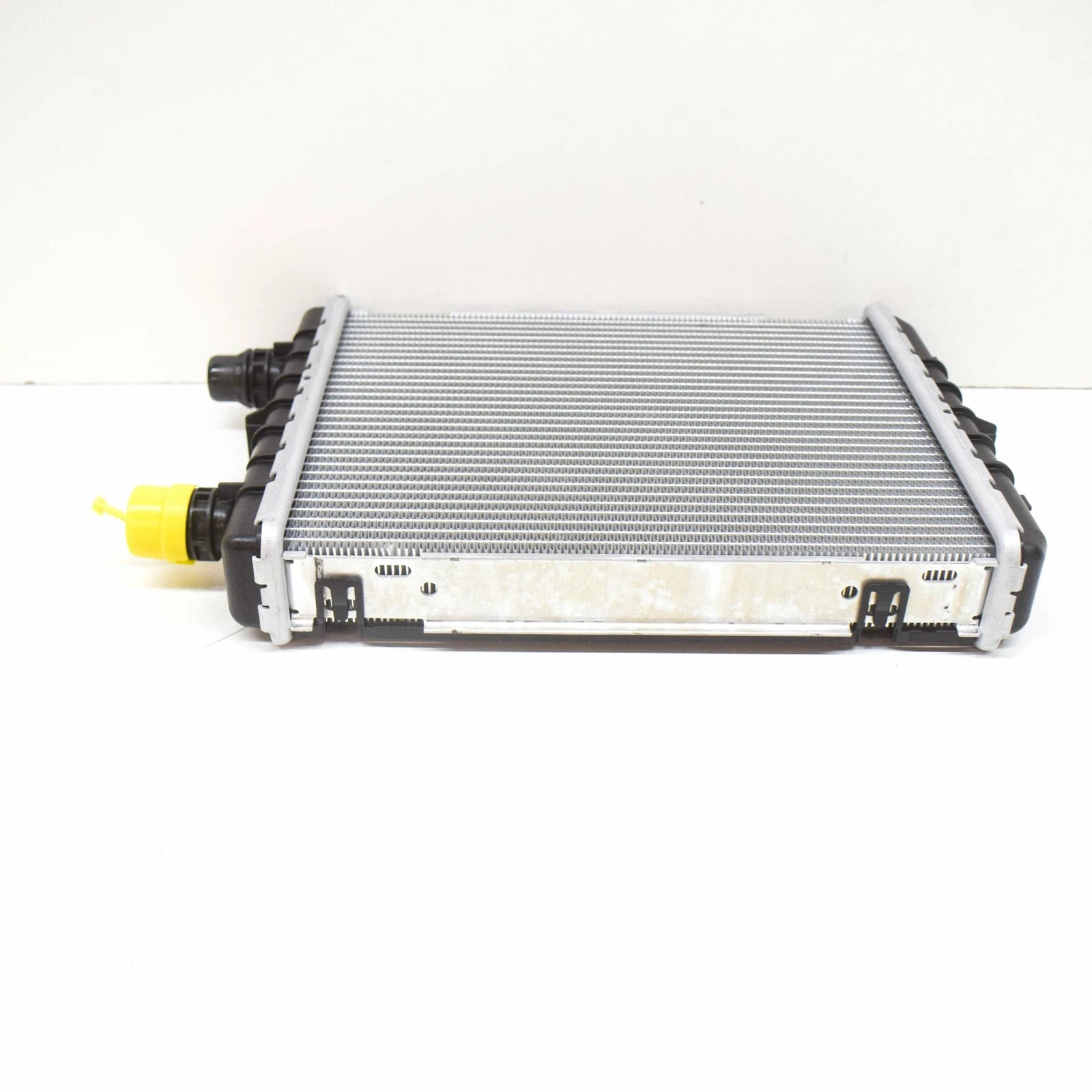 NEW MERCEDES-BENZ E W213 AMG AUXILIARY COOLANT RADIATOR A0995005800