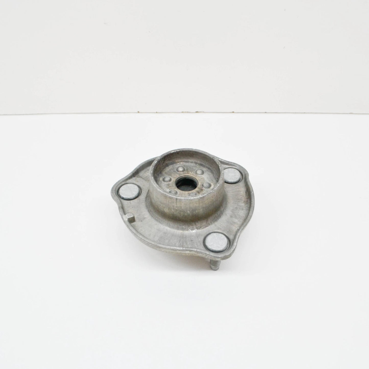 NEW MERCEDES-BENZ C W205 FRONT COIL SPRING SUPPORT BUSHING A2053230220 ORIGINAL