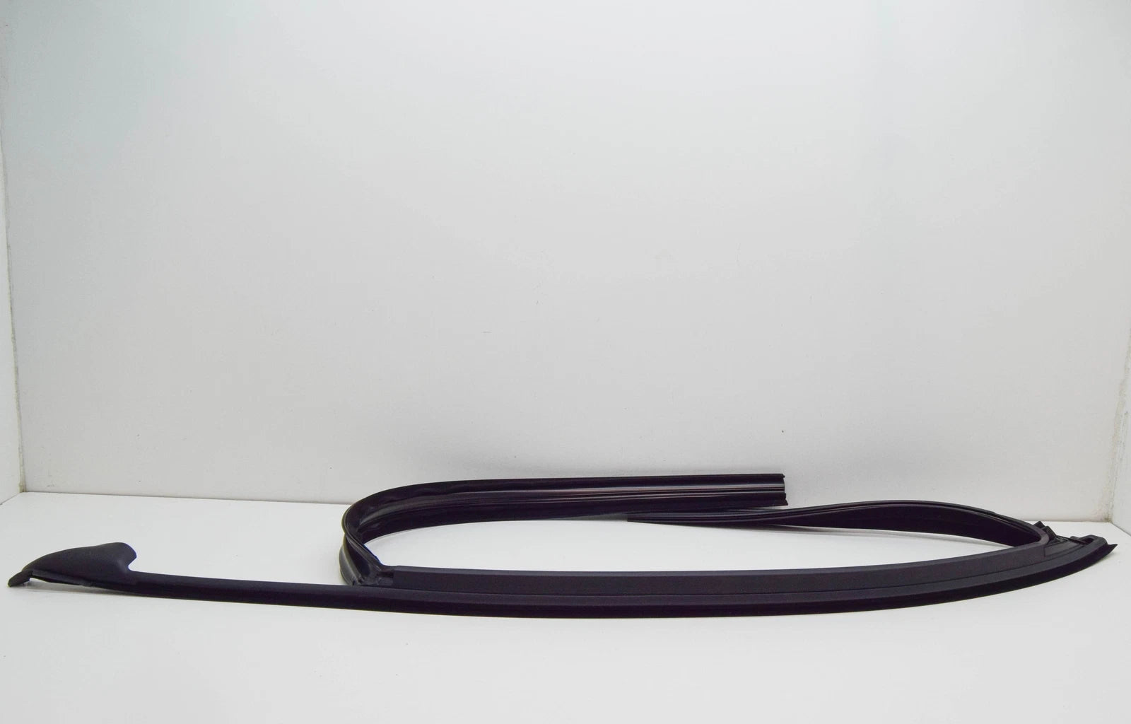 NEW BMW 1 F20 FRONT LEFT DOOR WINDOW GUIDE 7376385 51337376385 ORIGINAL