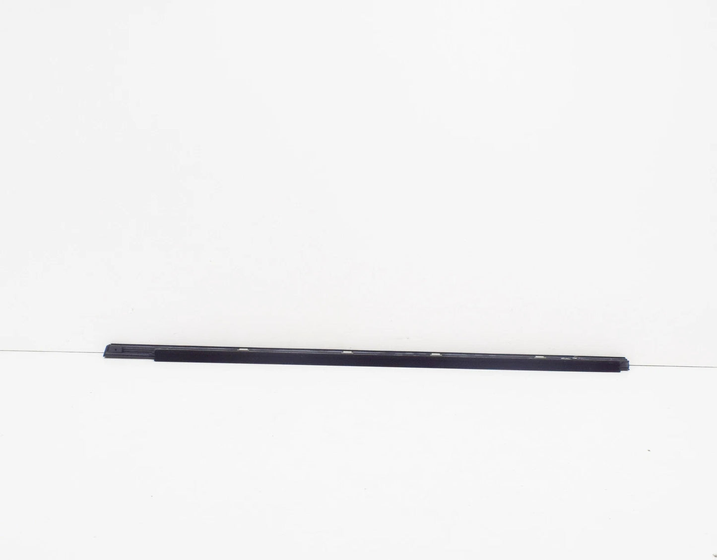 NEW MERCEDES-BENZ ML W163 FRONT RIGHT DOOR WINDOW COVER A1637201424