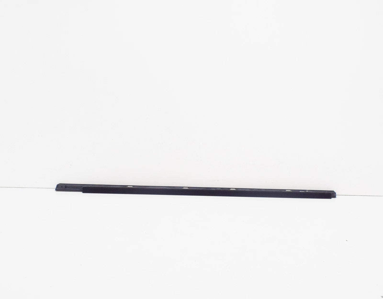 NEW MERCEDES-BENZ ML W163 FRONT RIGHT DOOR WINDOW COVER A1637201424