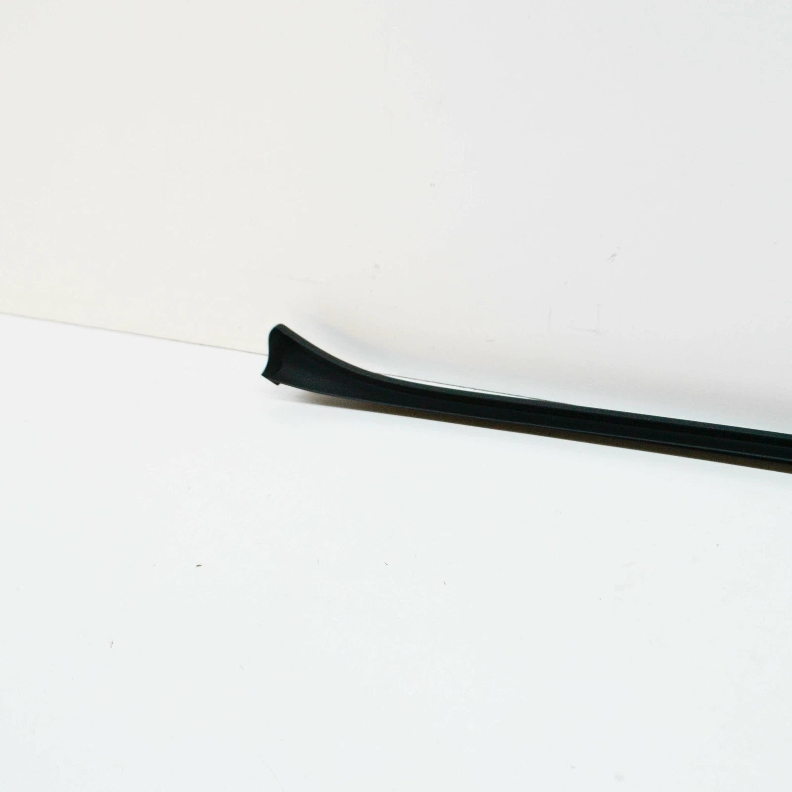 NEW AUDI Q7 4M FRONT RIGHT WINDSHIELD WATER DEFLECTOR TRIM 4M0854328B01C