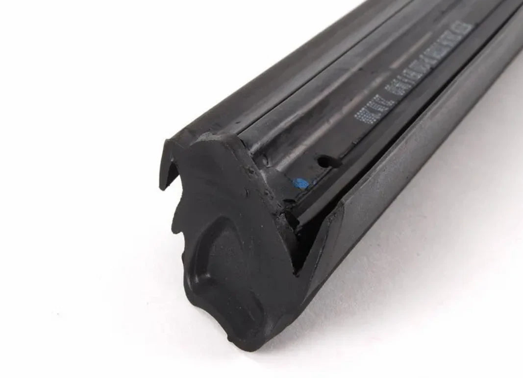 NEW BMW Z4 ROADSTER E85 LEFT CENTRE WINDOW GUIDE 54317043895 7043895 ORIGINAL