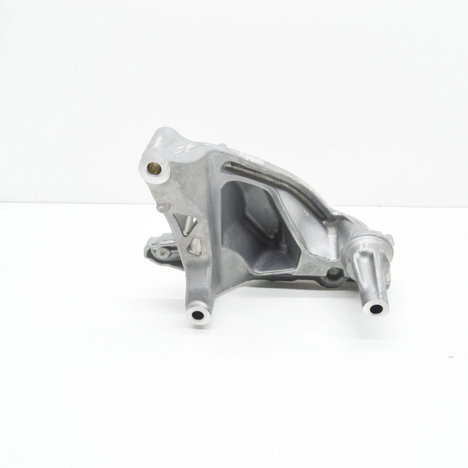 NEW VOLKSWAGEN CRAFTER FURGON SY ENGINE BRACKET RIGHT SIDE 04L199207G