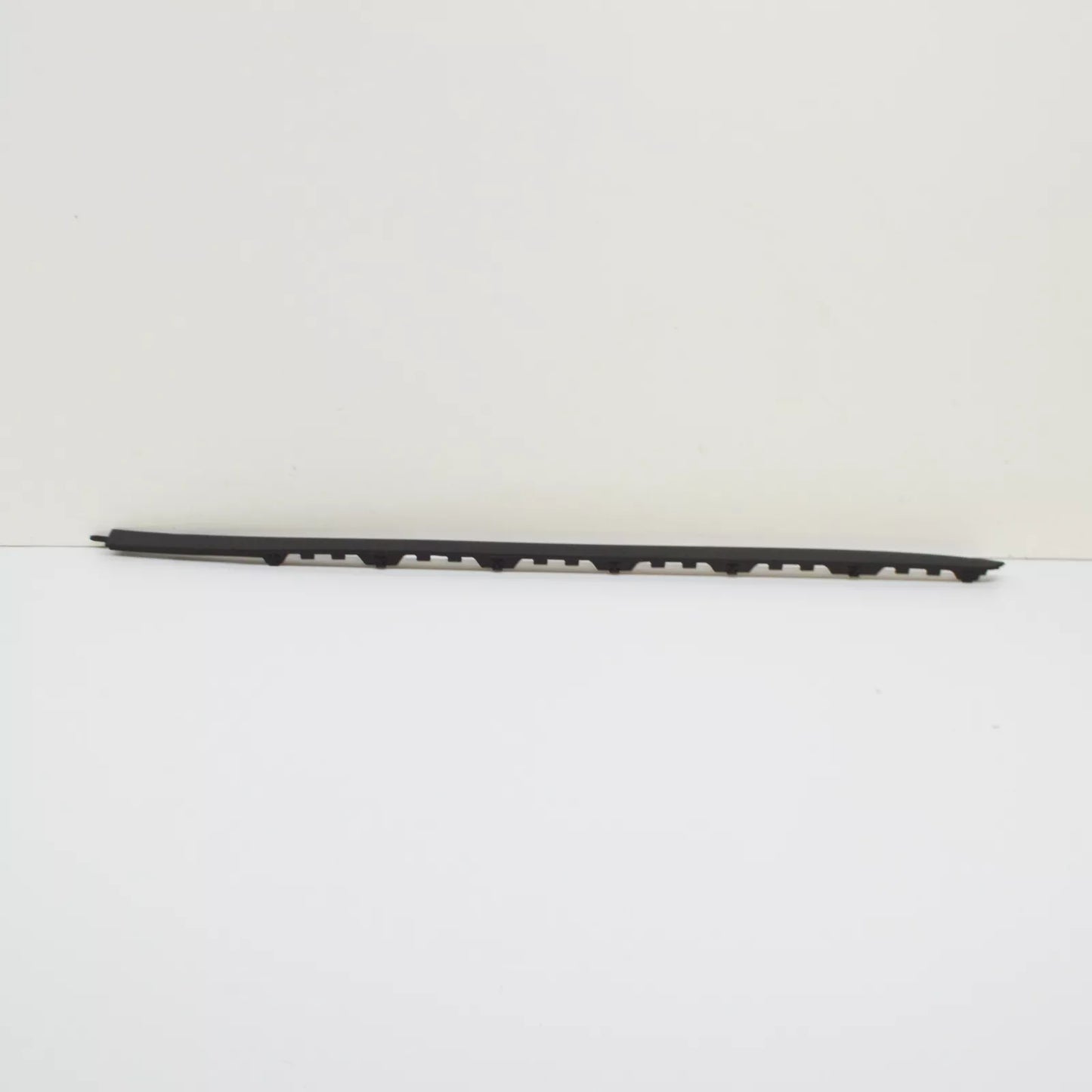 NEW BMW X5 F15, F85 WINDSHIELD LEFT VERTICAL TRIM 51317462205 7462205 ORIGINAL